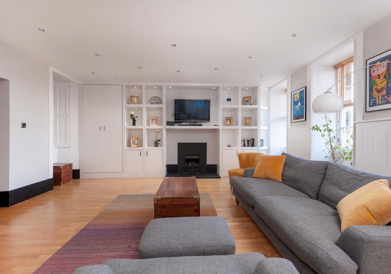 Apartment Parliament Sq