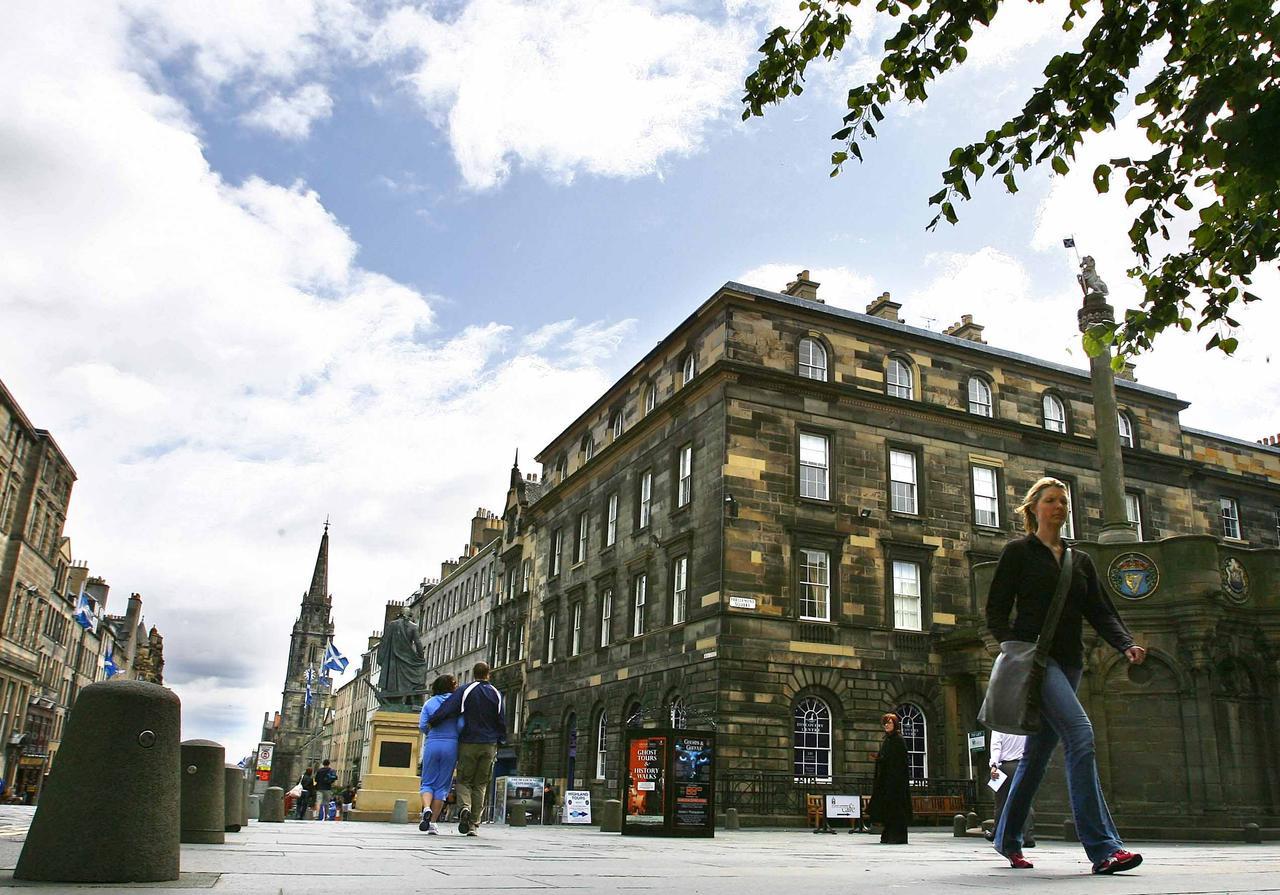 Apartment Parliament Sq *