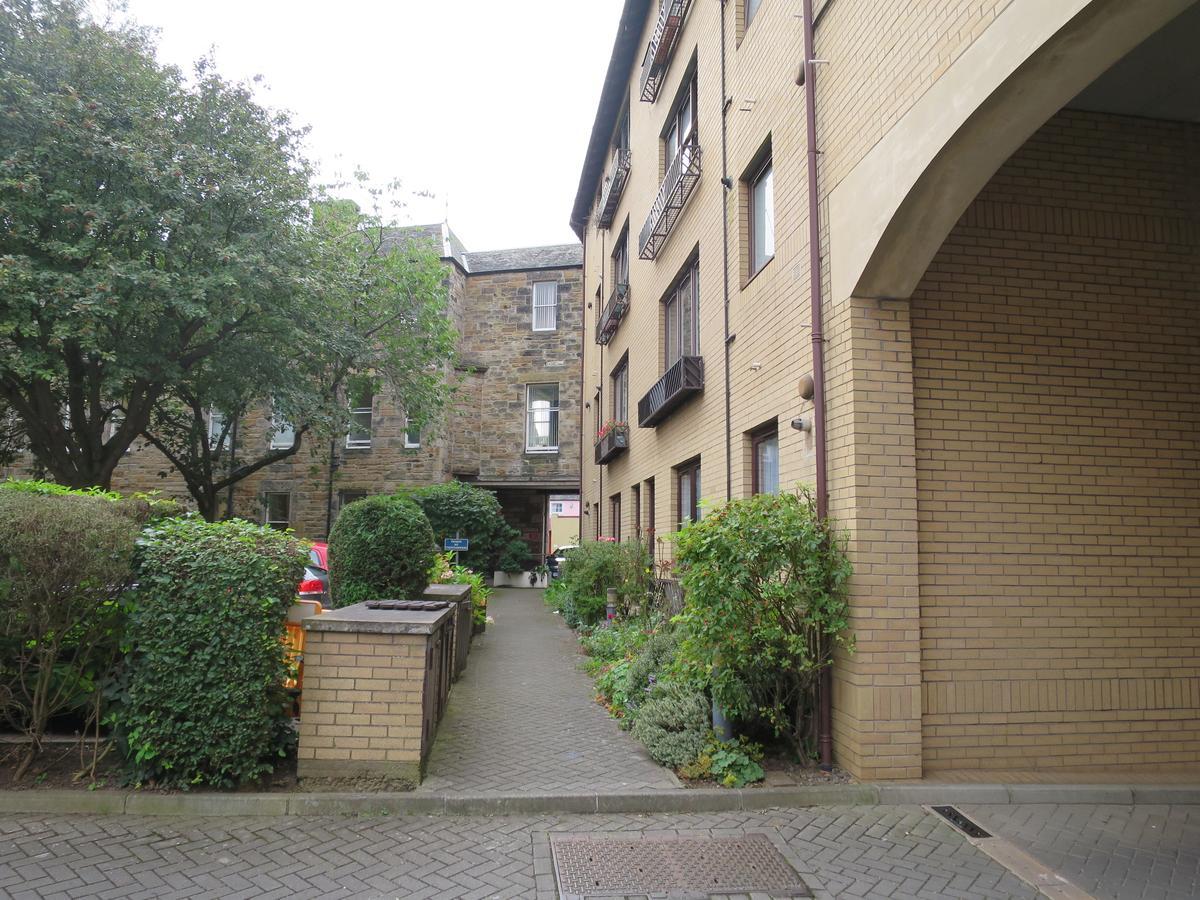 Gilmours Entry *