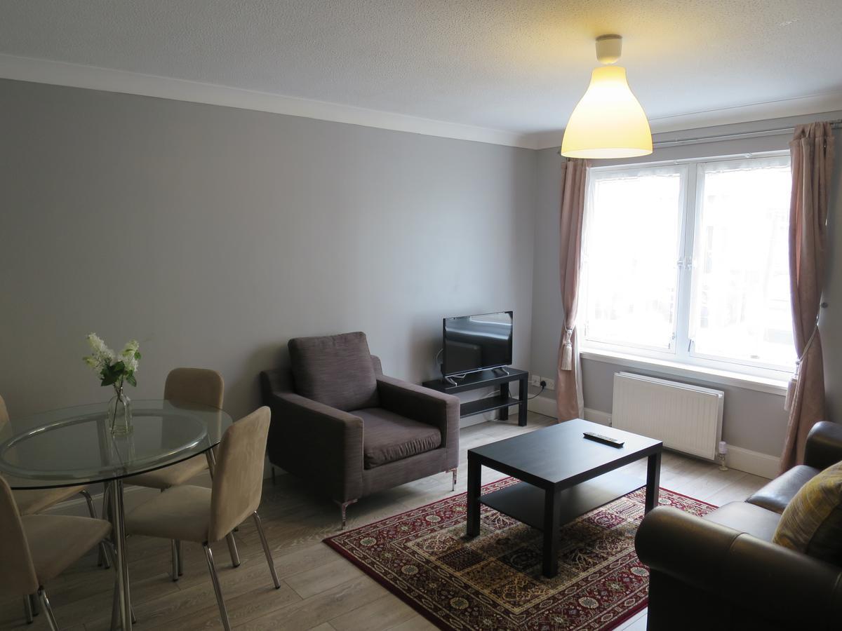 Apartment Gilmours Entry