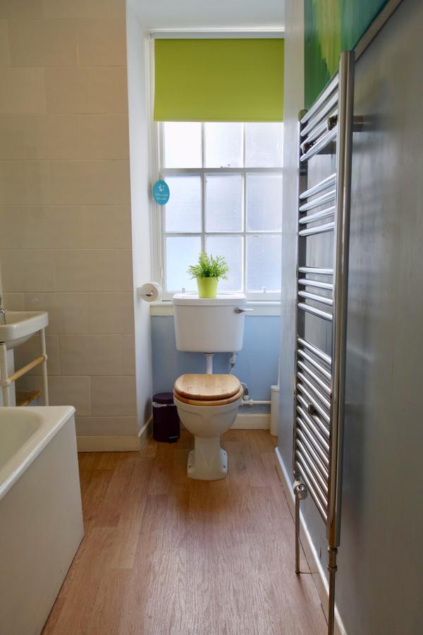 1 Bedroom Near Castle Sleeps 2 Apartment Edinburgh