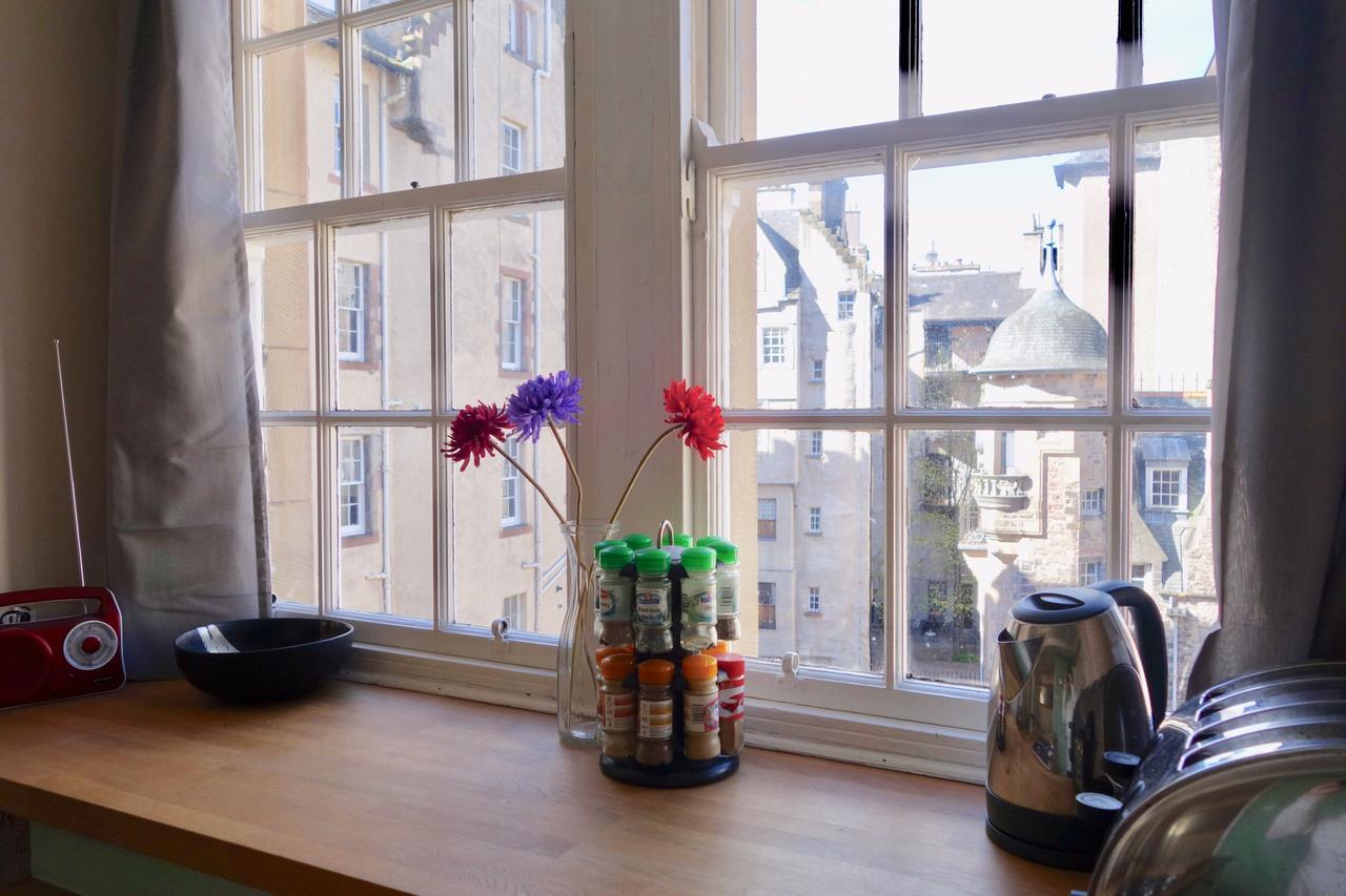 1 Bedroom Near Castle Sleeps 2 Apartment