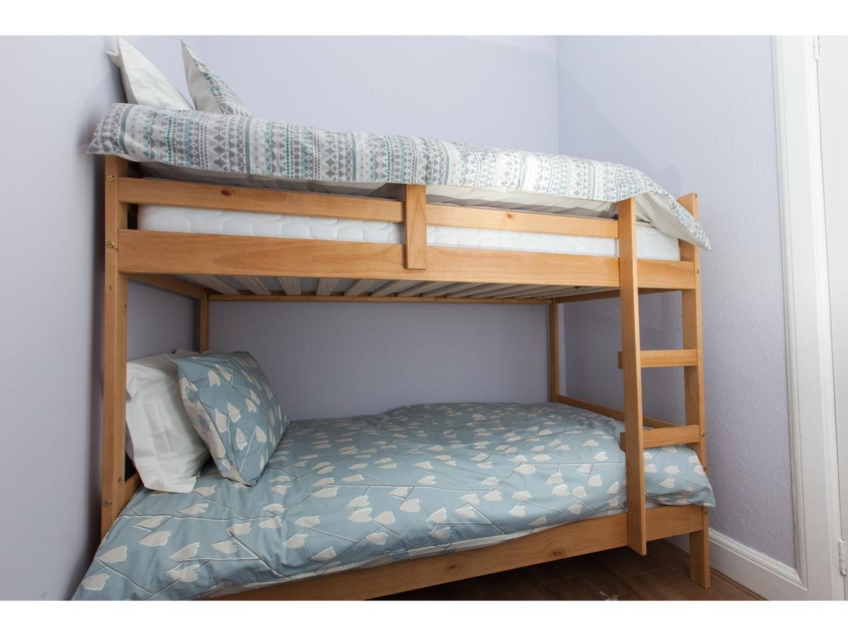 Pass The Keys Spacious 2-br Flat For 4 In Morningside Apartment *