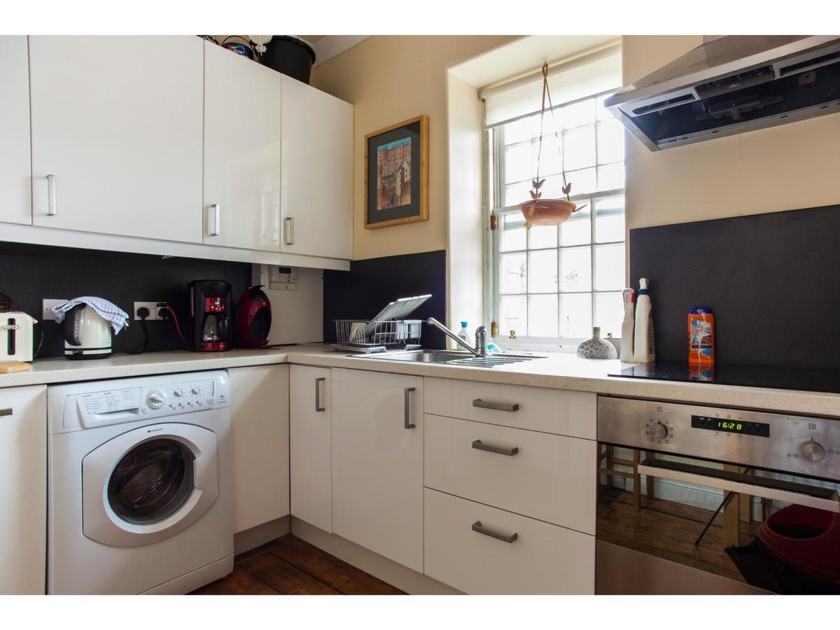 Historic Dean Village Treasure, Sleeps 4 Apartment *