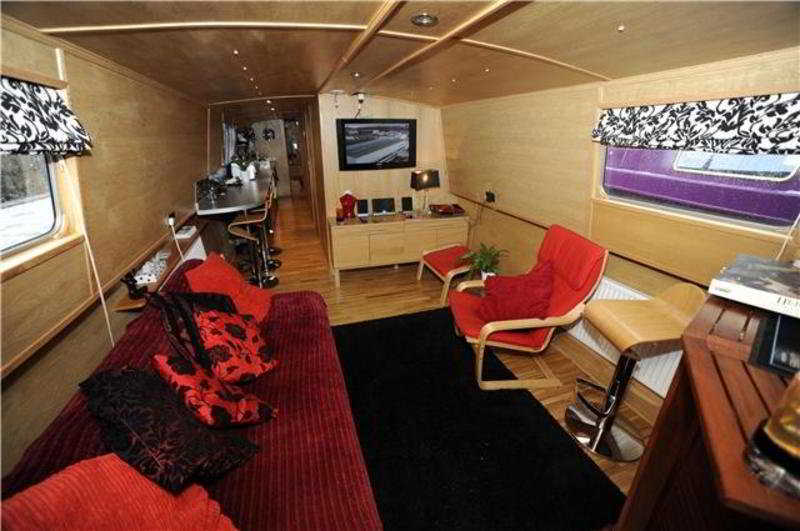 - Houseboats 4*
