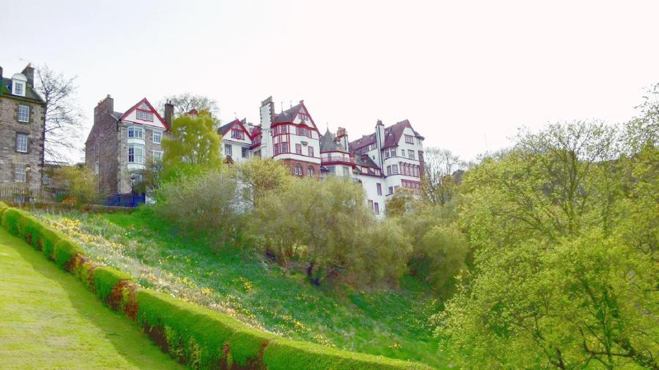 Ramsay Gardens - Grand 4-bedroom Next To Castle Apartment EDI