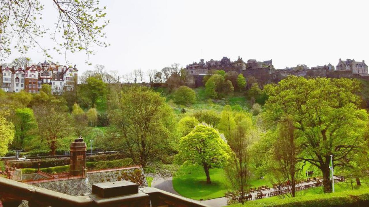 Ramsay Gardens - Grand 4-bedroom Next To Castle Apartment