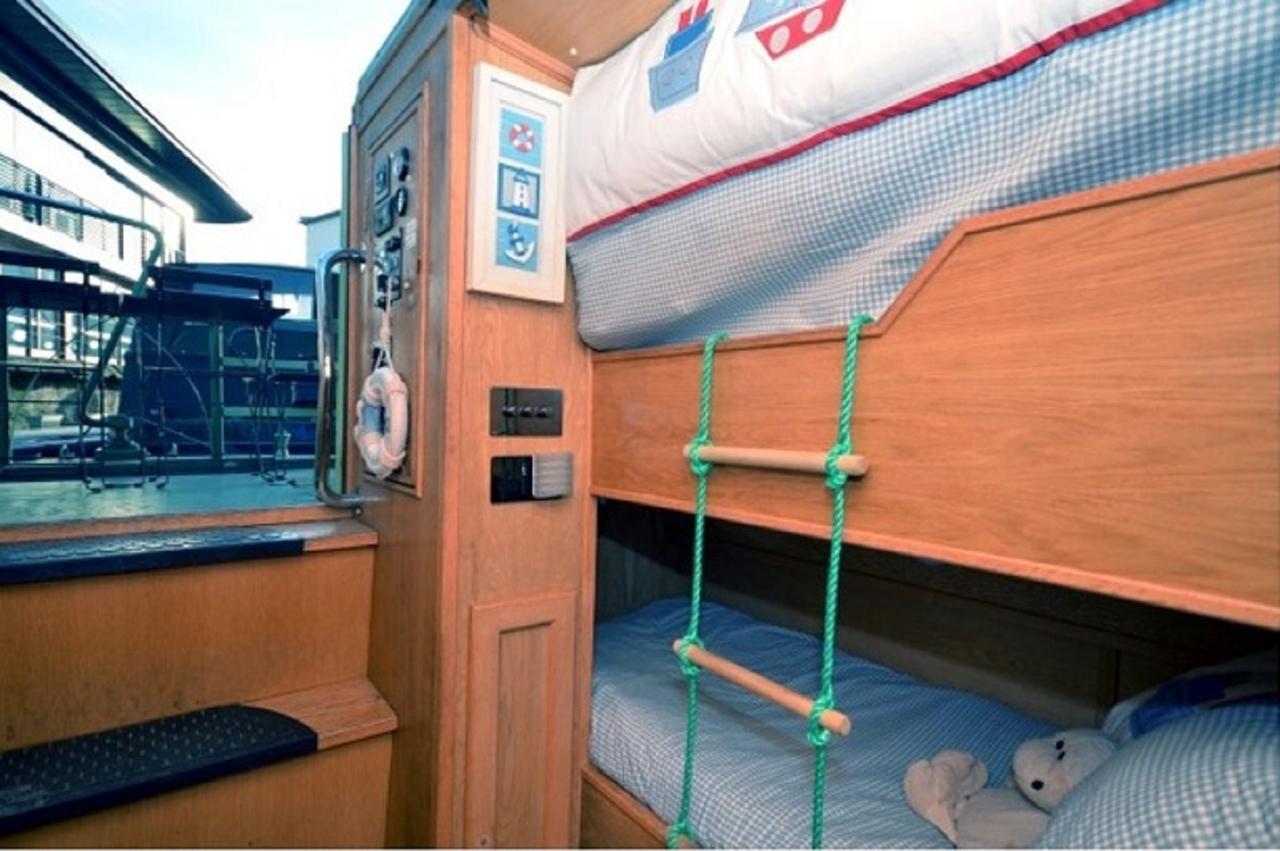 - Houseboats Edinburgh