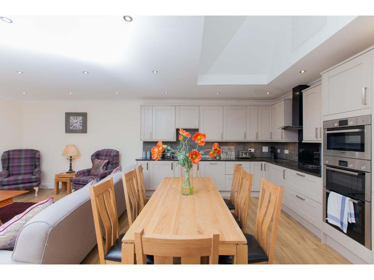 Historic Stone Built 4br For 8 W/parking * Edinburgh