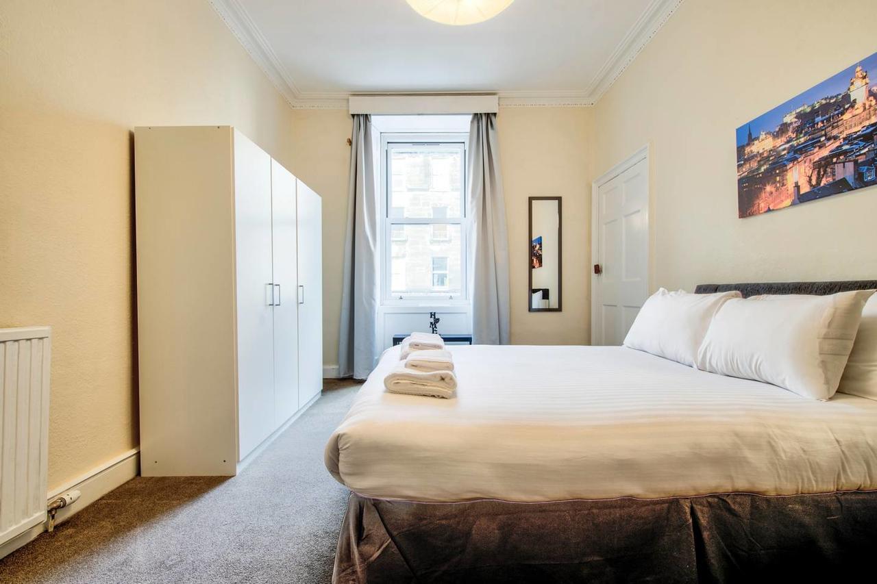 Spacious 4 Bedroom On The South Side Apartment *