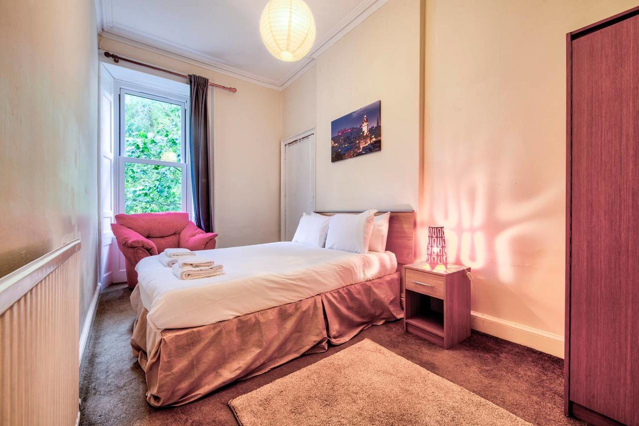 Spacious 4 Bedroom On The South Side Apartment *