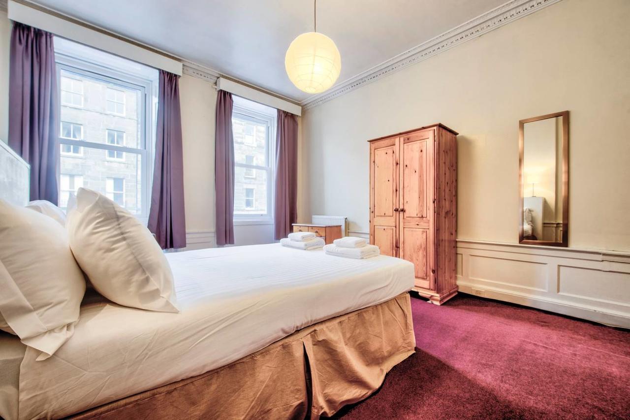 Spacious 4 Bedroom On The South Side Apartment *