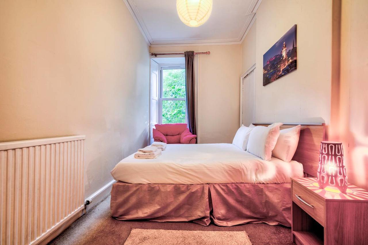 Spacious 4 Bedroom On The South Side