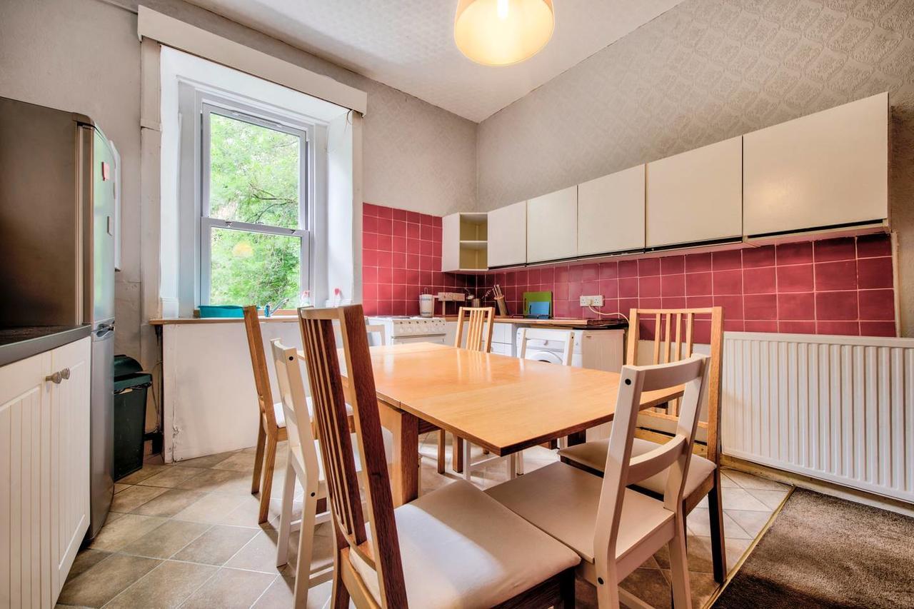 Spacious 4 Bedroom On The South Side Apartment Edinburgh