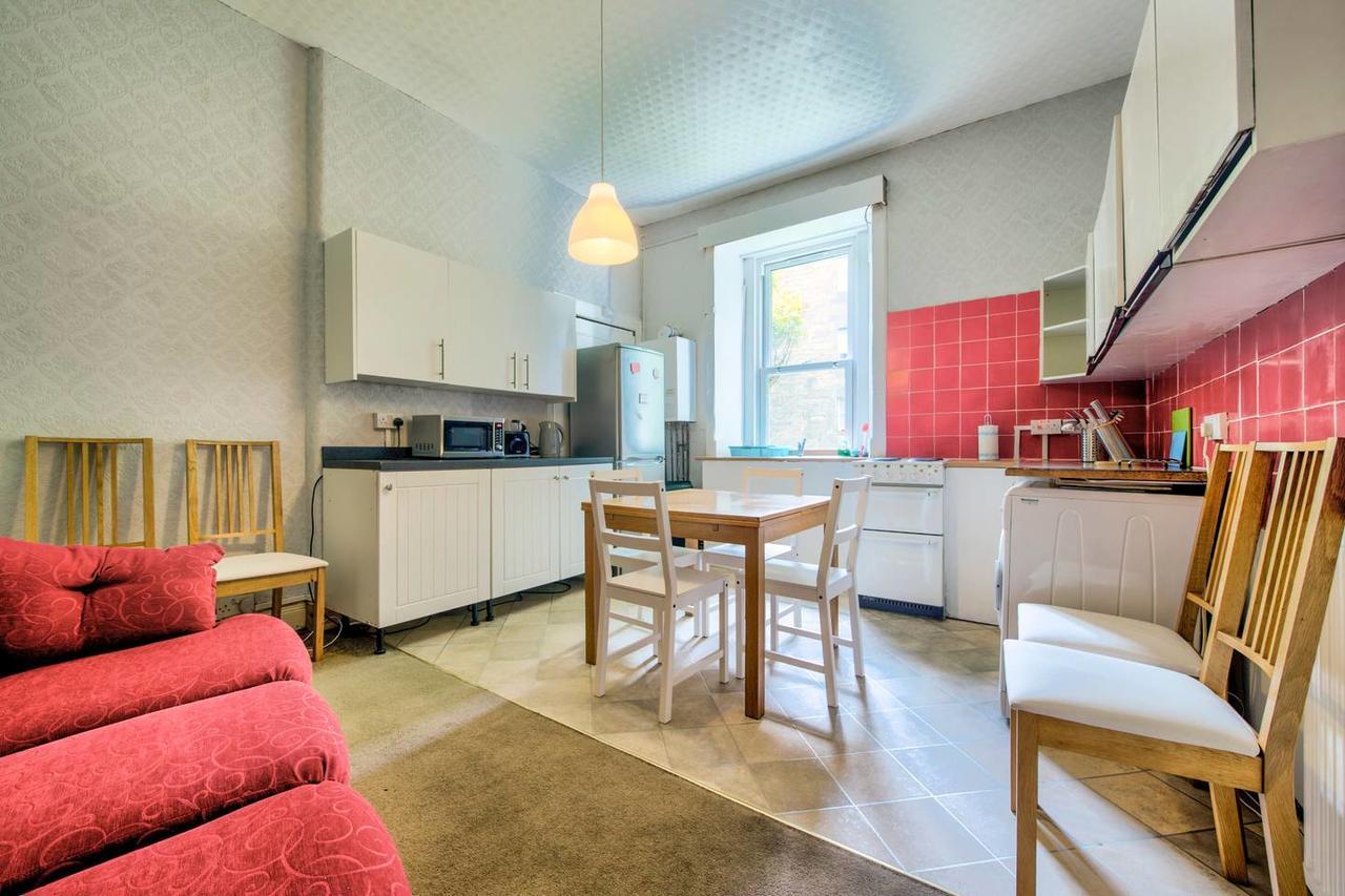 Spacious 4 Bedroom On The South Side Edinburgh