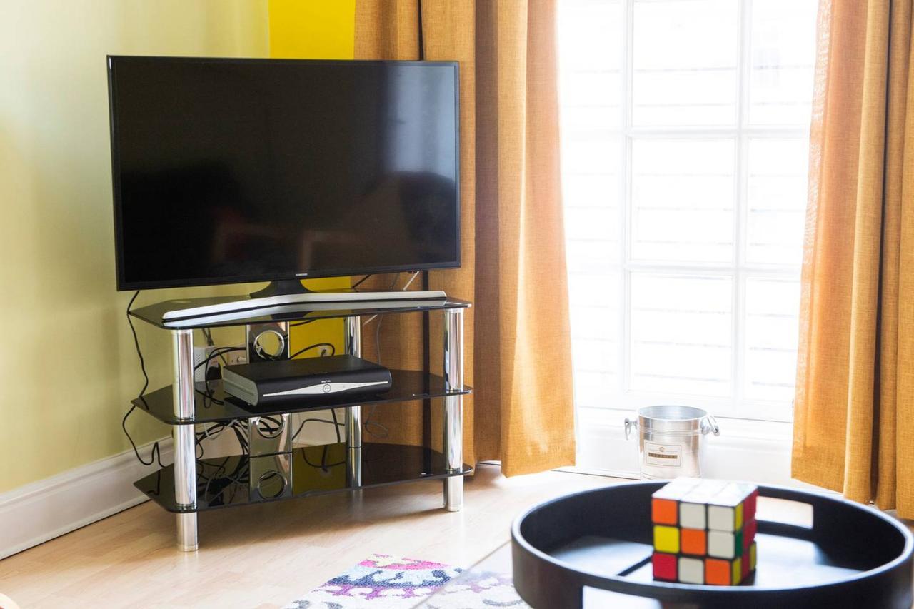 Altido Lovely 3br Townhouse With Free Parking And Balcony Holiday home