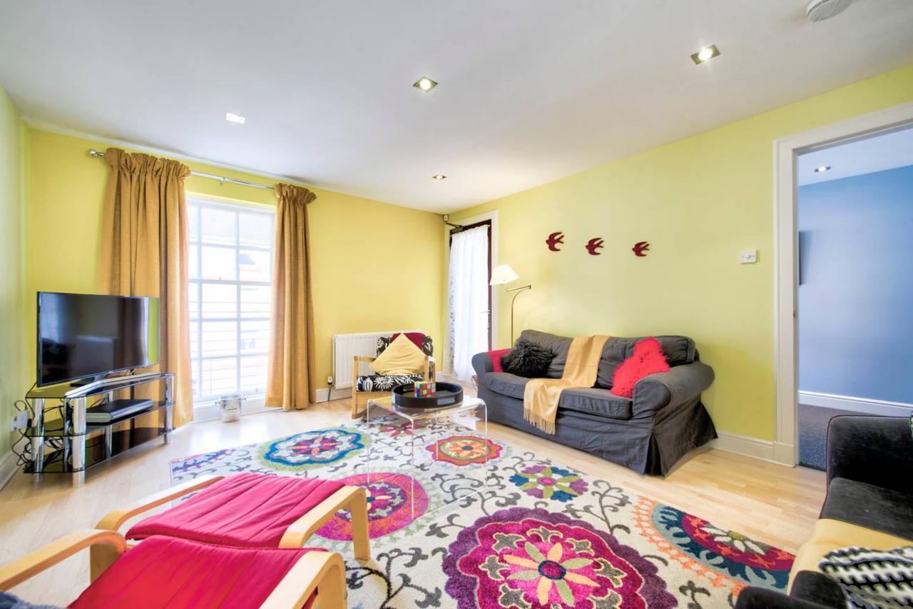 Holiday home Altido Lovely 3br Townhouse With Free Parking And Balcony *