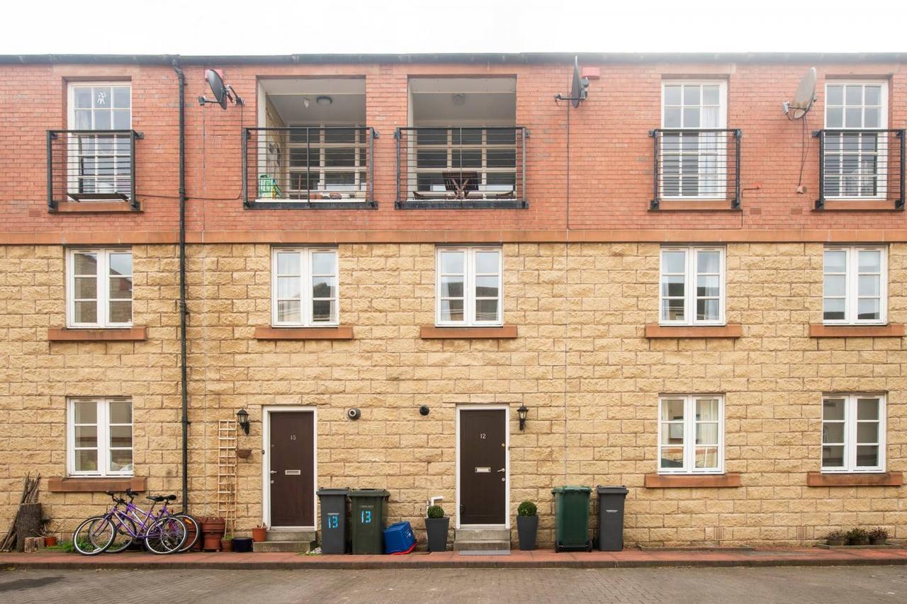 Altido Lovely 3br Townhouse With Free Parking And Balcony *