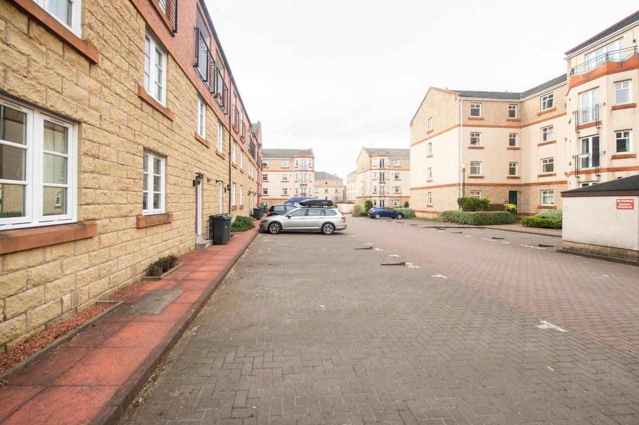 Altido Lovely 3br Townhouse With Free Parking And Balcony *