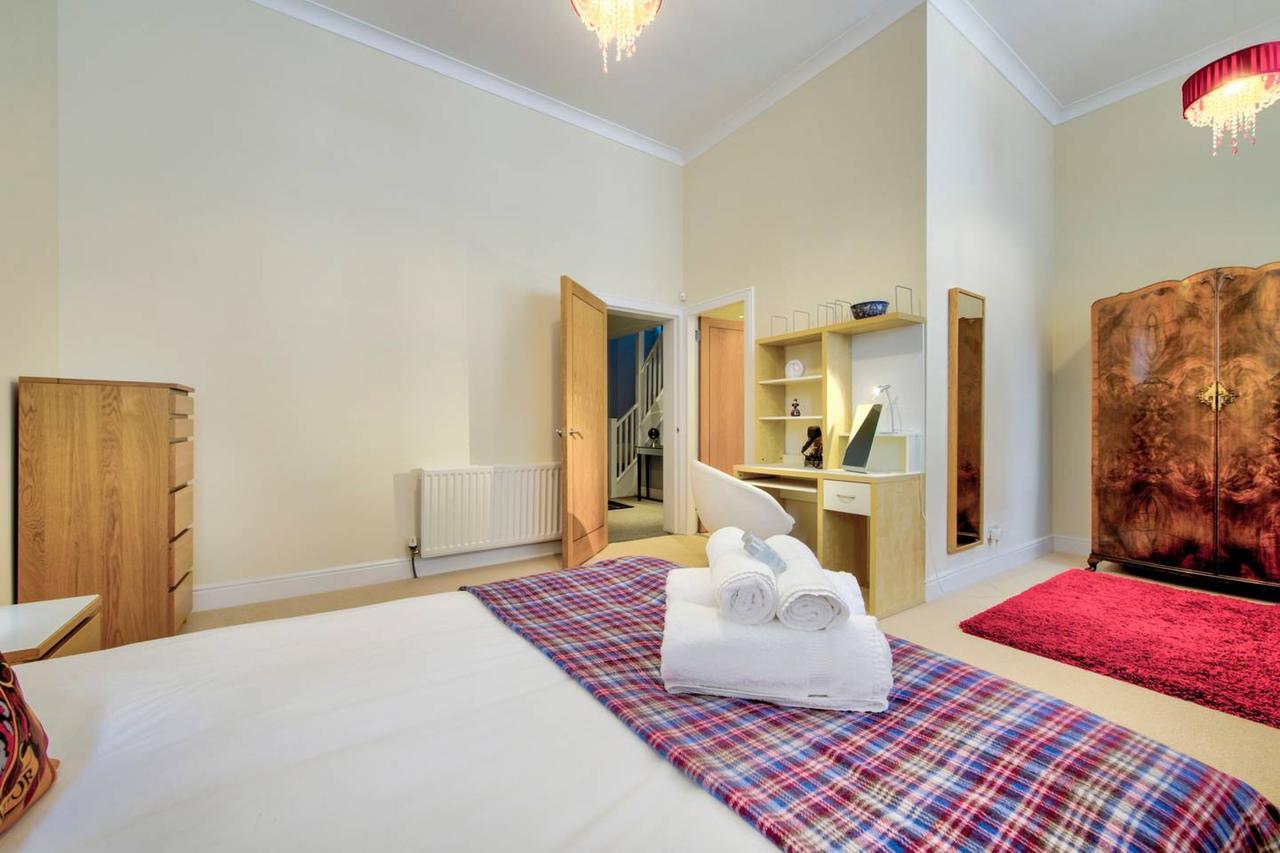 Altido Lovely 3br Townhouse With Free Parking And Balcony