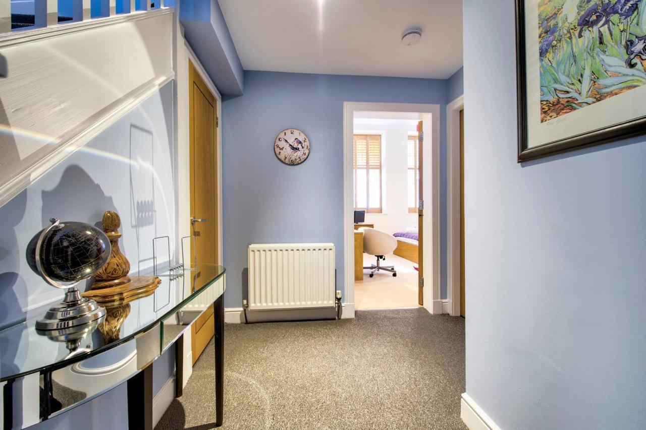 Holiday home Altido Lovely 3br Townhouse With Free Parking And Balcony *