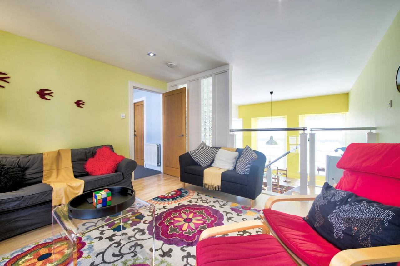 Ferienhaus Altido Lovely 3br Townhouse With Free Parking And Balcony *