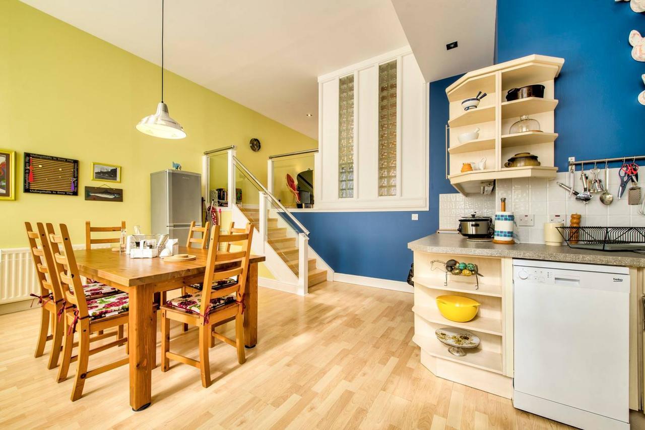 Altido Lovely 3br Townhouse With Free Parking And Balcony Ferienhaus EDI