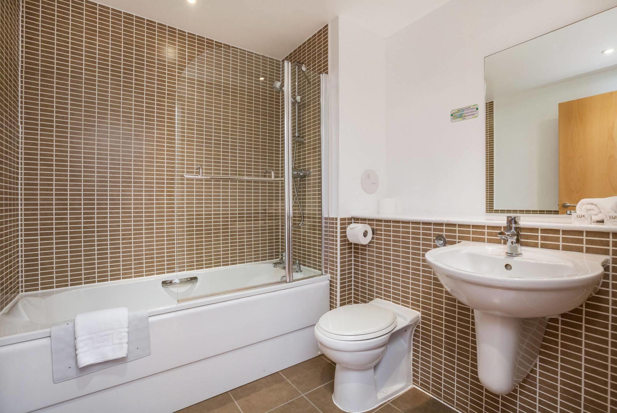 Hot-el-apartments Waterfront Aparthotel 4*