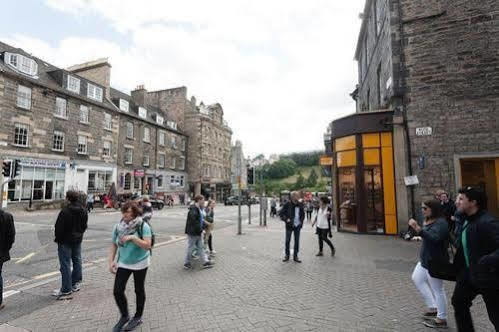 Tony Asga - Tony's Heart Of Centre Sleeps 2 * Edinburgh