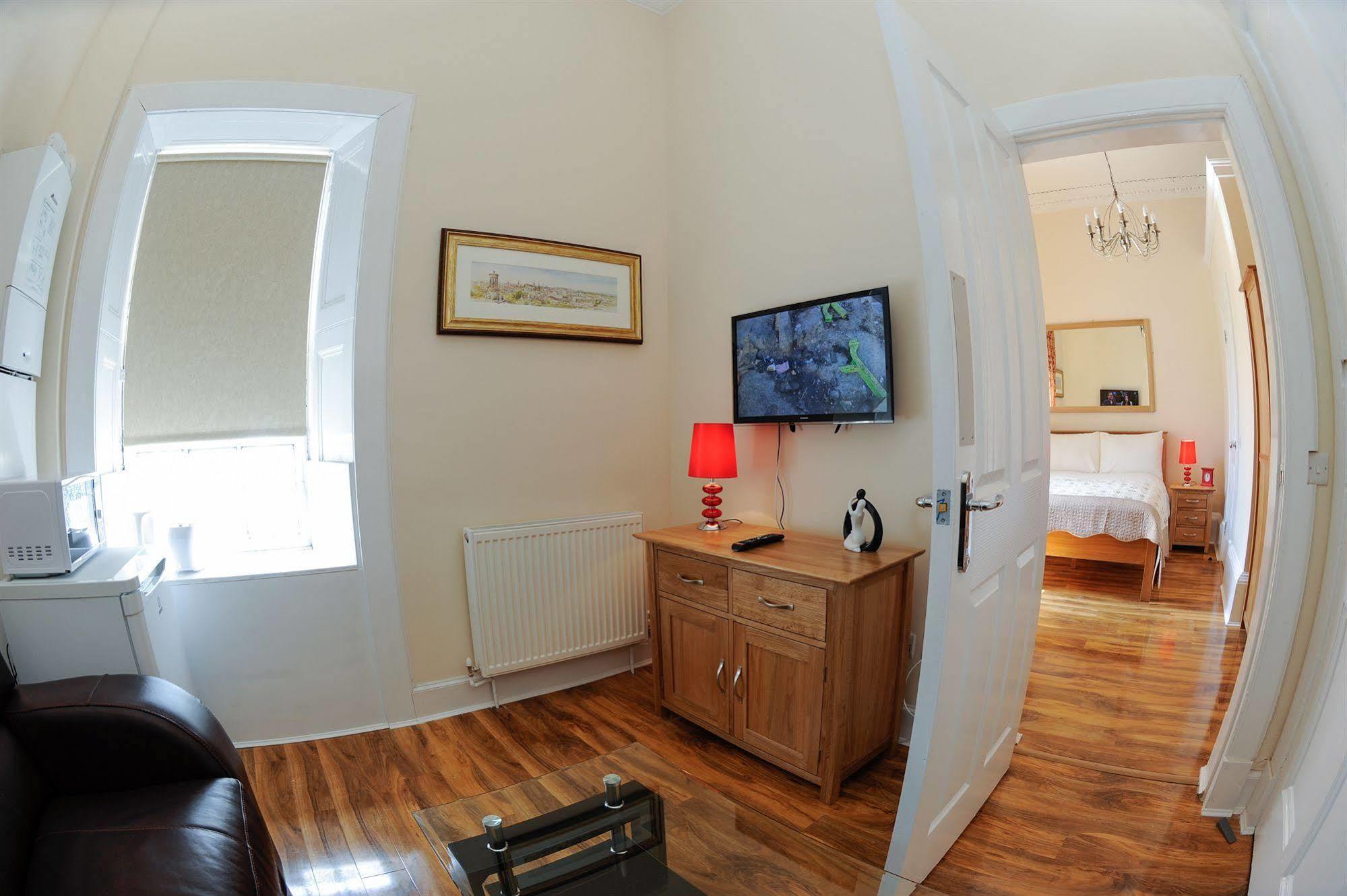 Edinburgh City Suites Aparthotel 4*