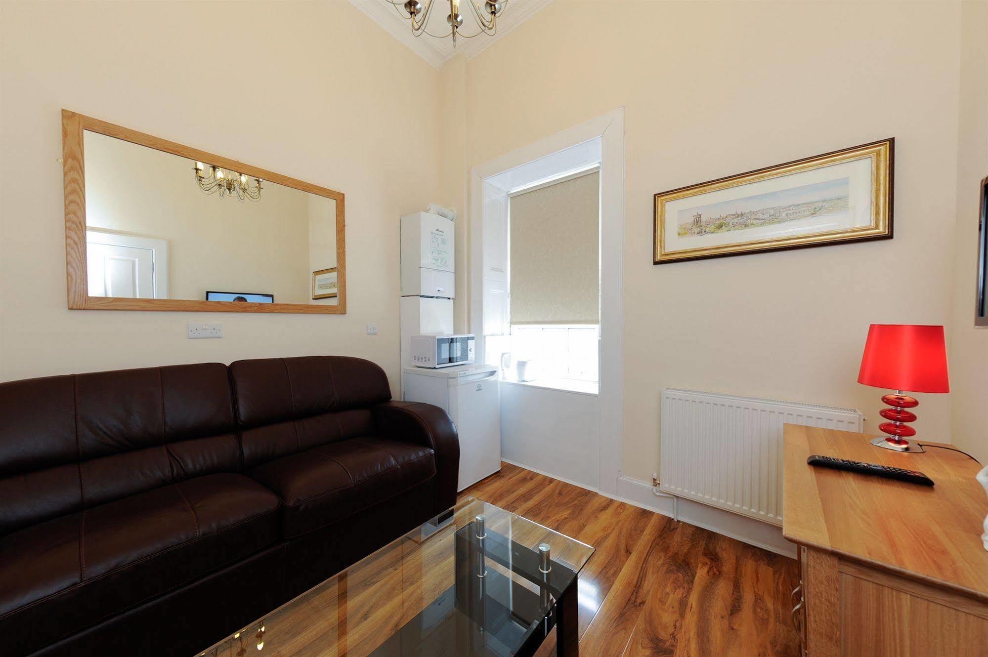 Edinburgh City Suites 4*