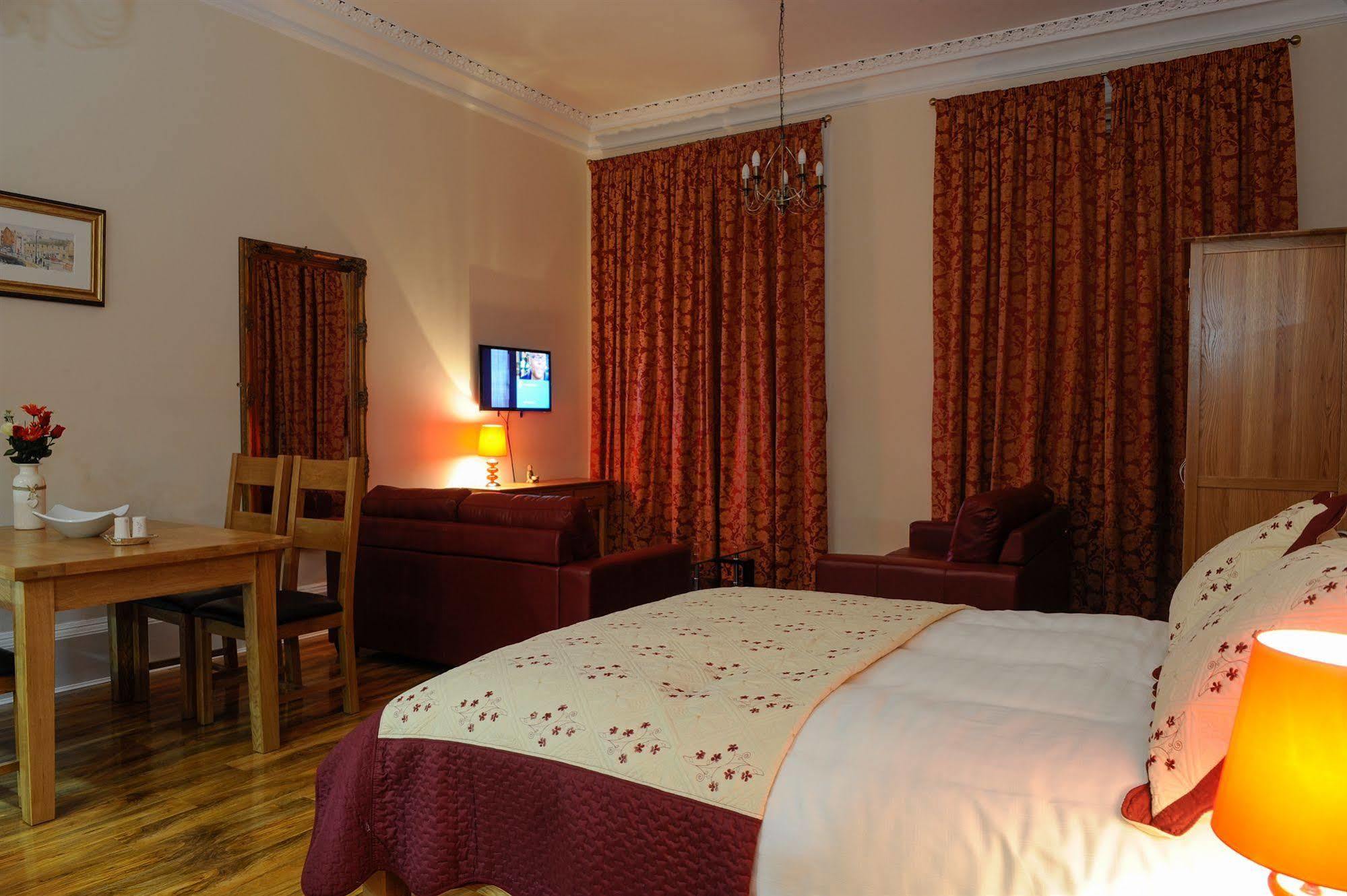 Aparthotel Edinburgh City Suites 4*