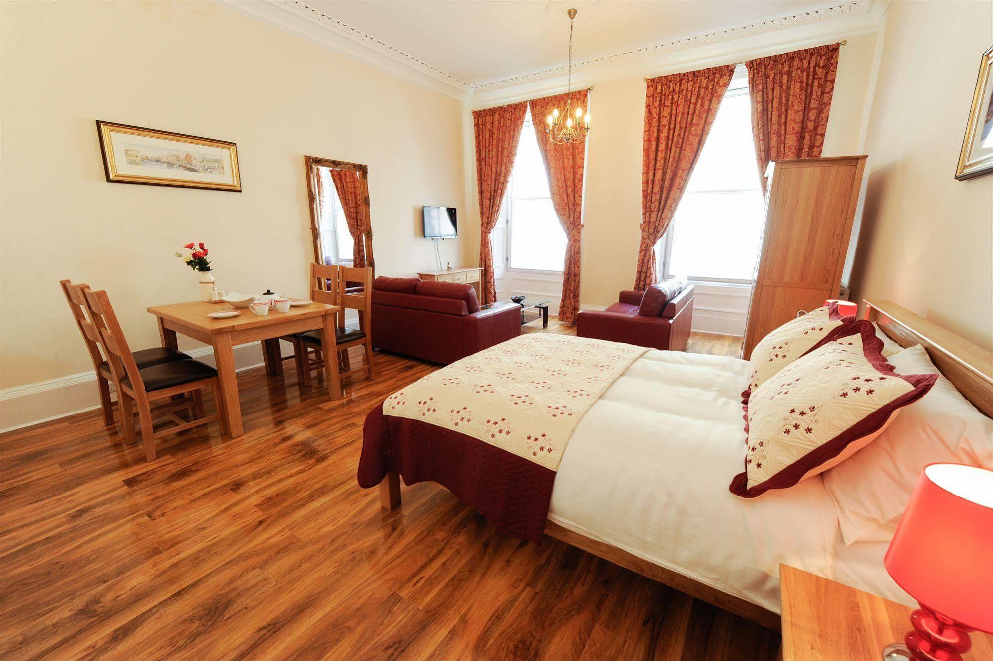 Edinburgh City Suites Aparthotel 4*