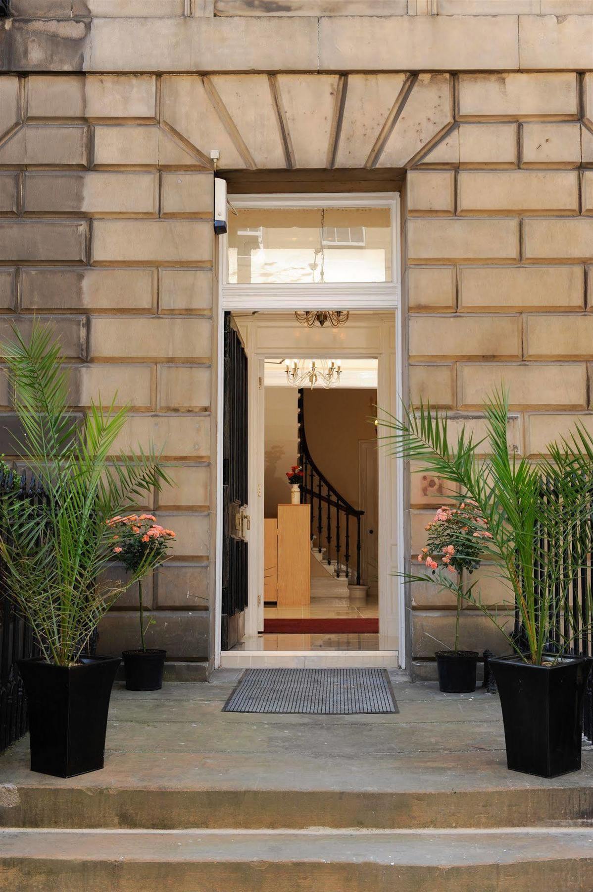 Aparthotel Edinburgh City Suites 4*