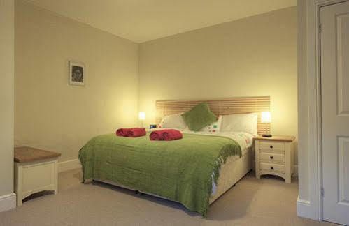 Destiny Scotland - Rose Street Apartment Edinburgh