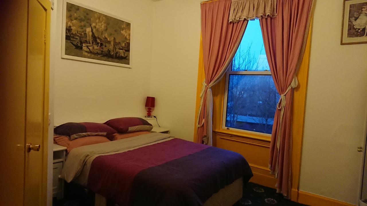 Bed & Breakfast Swan Lake Edinburgh