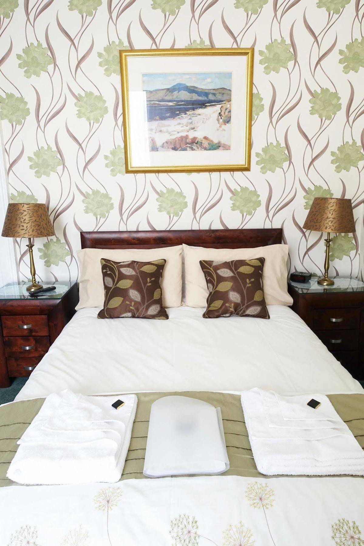 Gladstone House 4*