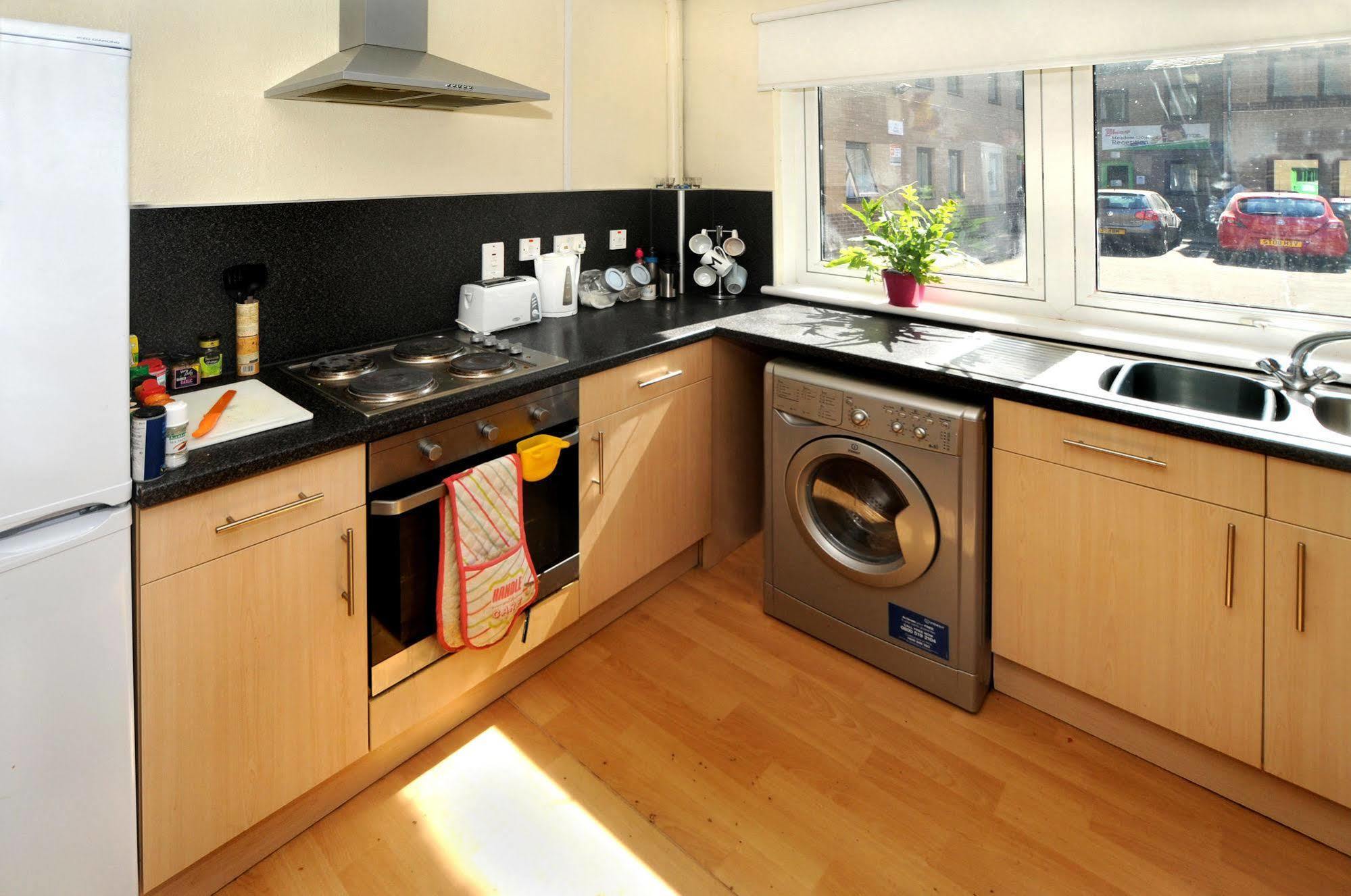 Destiny Student - Meadow Court Apartment *