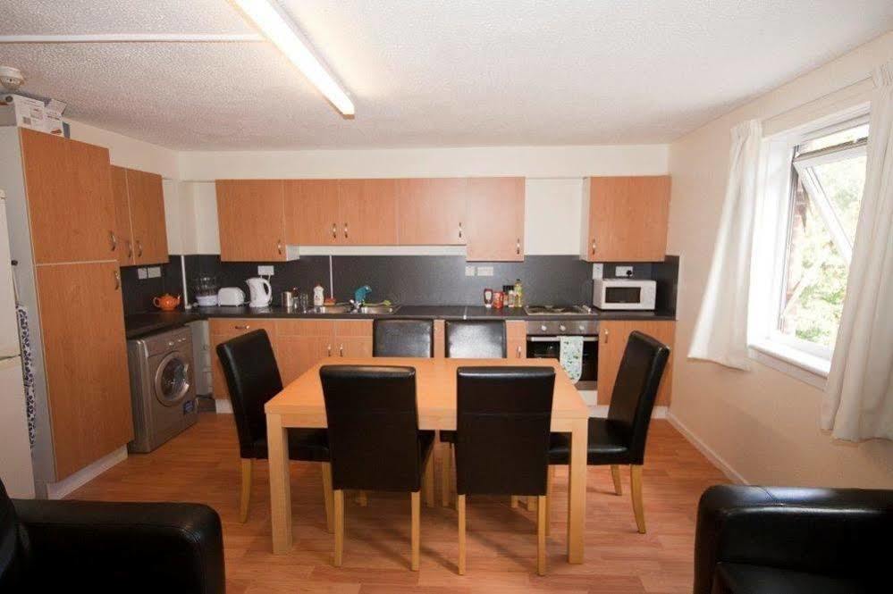 Destiny Student - Meadow Court Apartment *