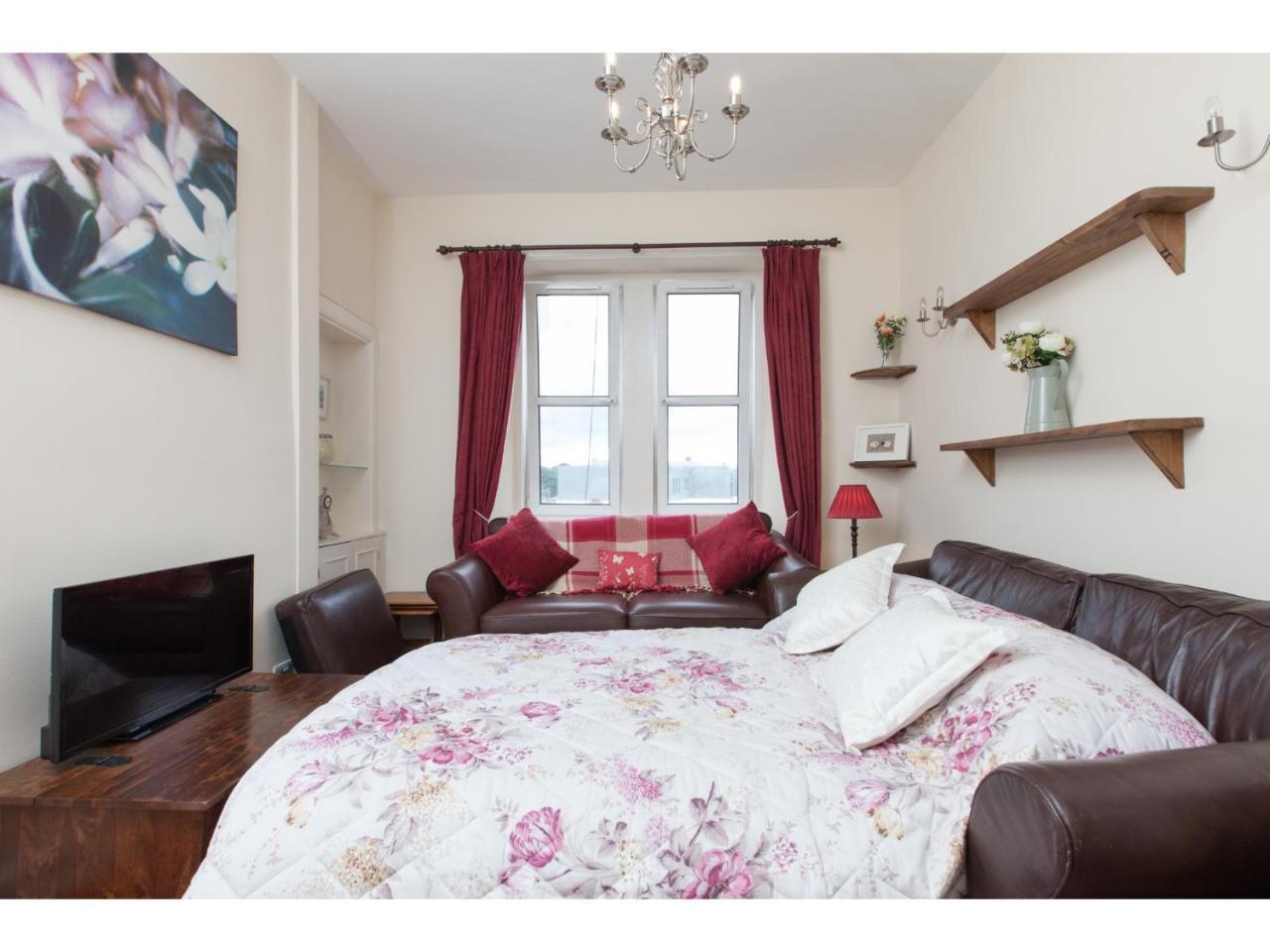 Homely Tenement For 2 Near Botanic Gardens Apartment