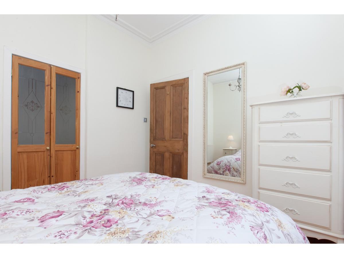 Homely Tenement For 2 Near Botanic Gardens * Edinburgh