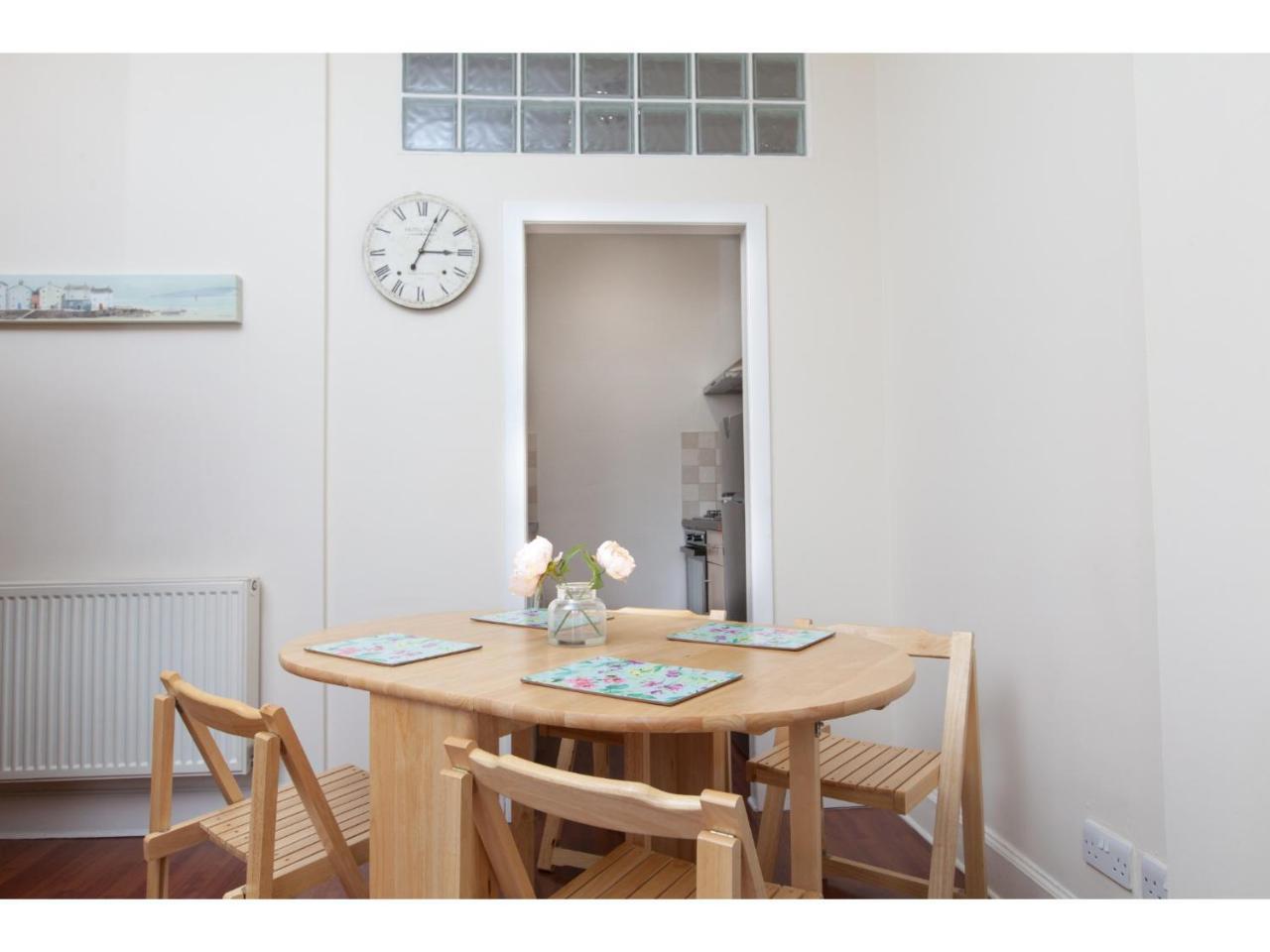 Homely Tenement For 2 Near Botanic Gardens Apartment