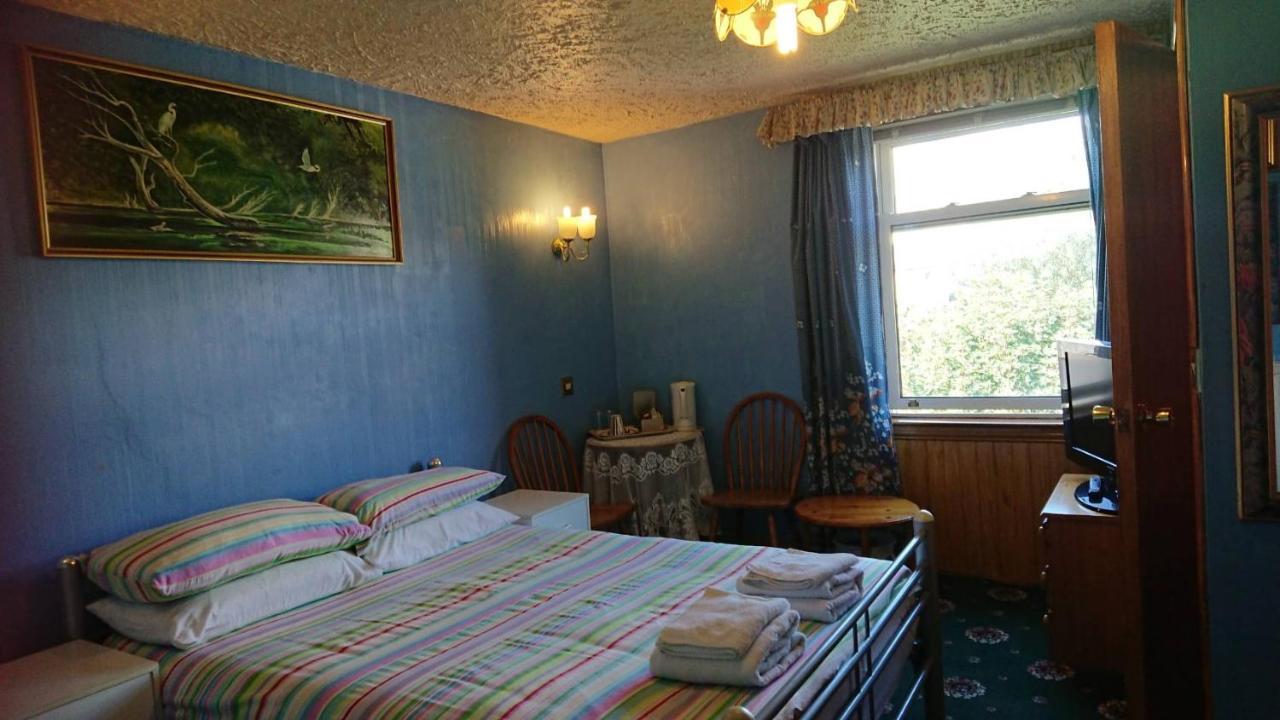 Swan Lake Bed & Breakfast Edinburgh