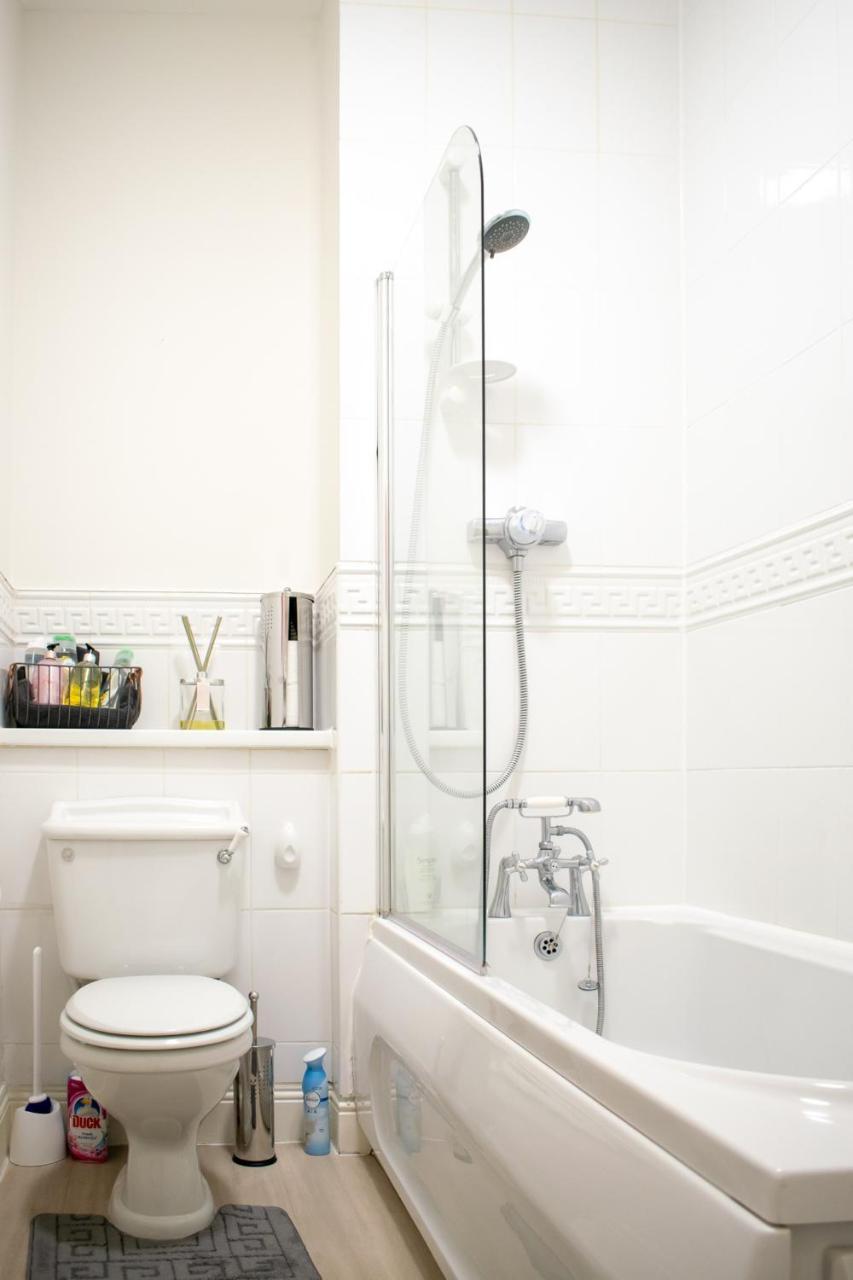 Beautifully Renovated -central Apartment