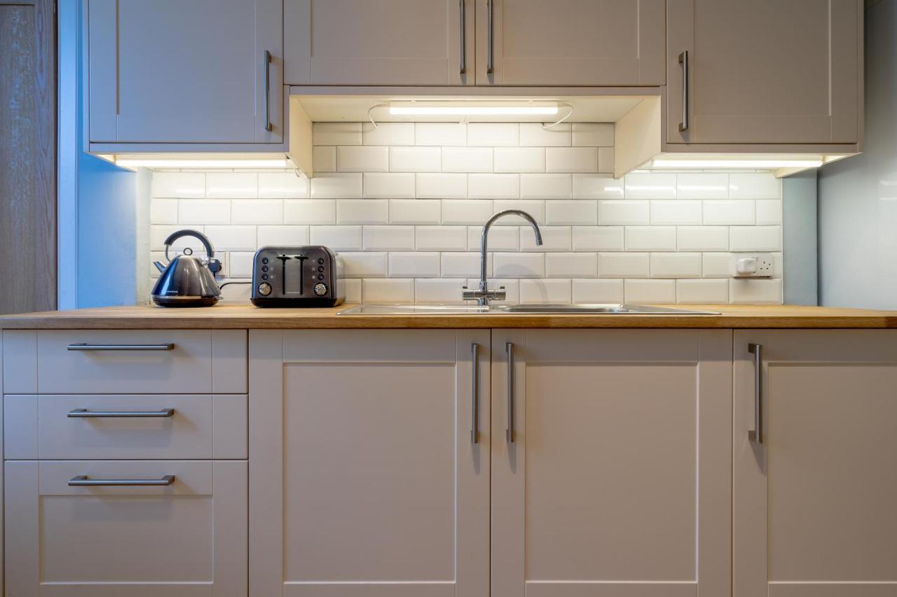 Serviced Apartment *