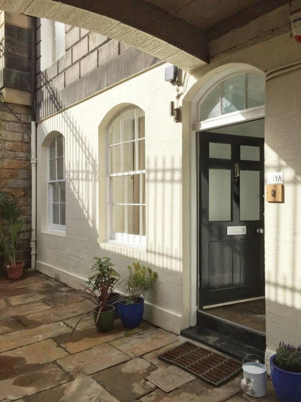 Joivy Spacious Flat With Garden In Centre
