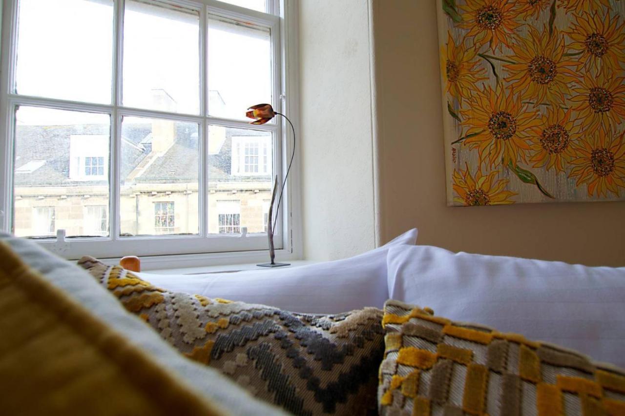 Apartment Joivy Bright Flat With Workspace In New Town