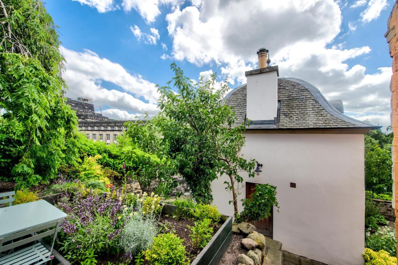 Holiday home Altido Rockhouse: Historic Gem - Photographer's Studio Edinburgh