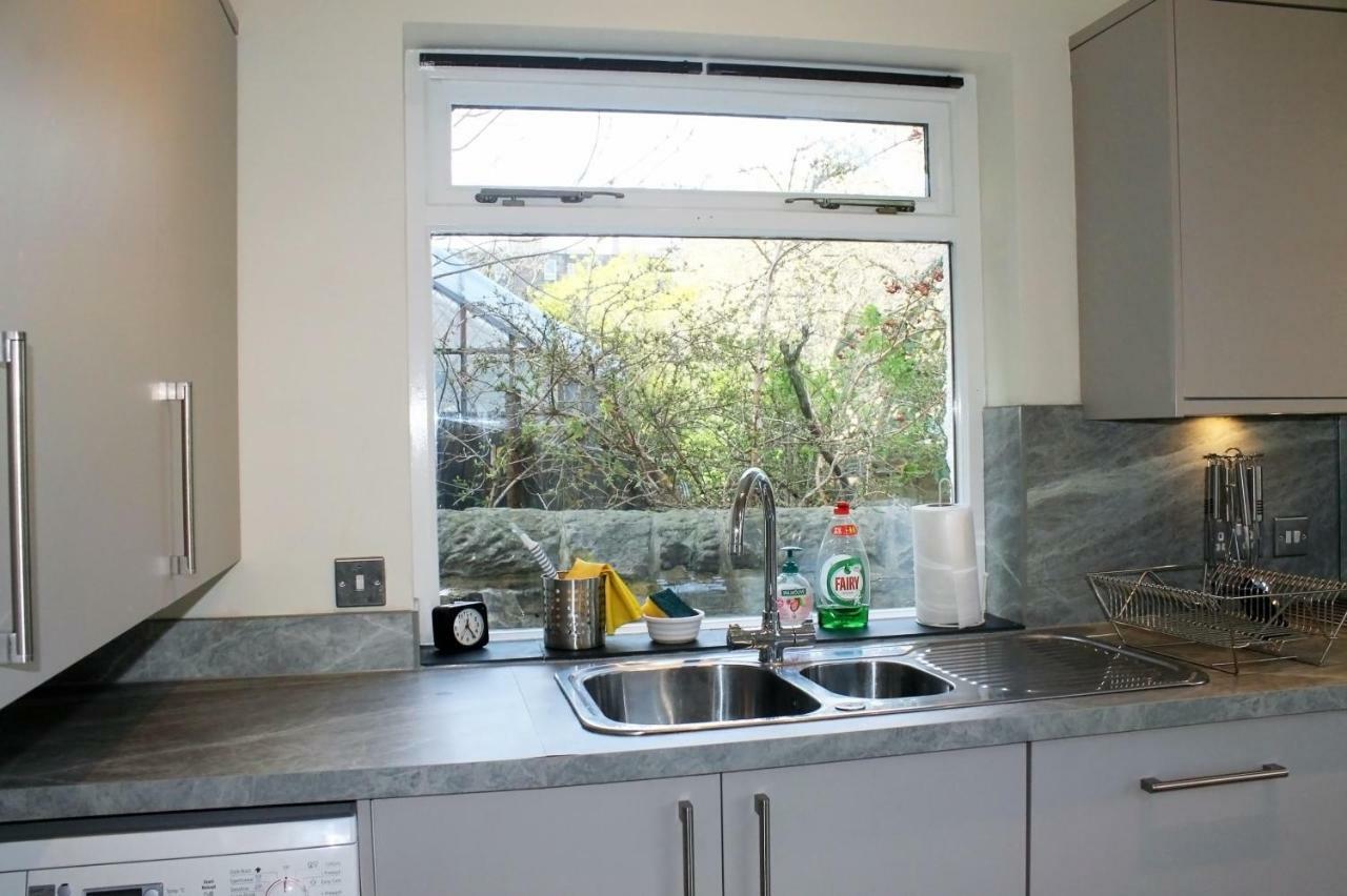 Silver Lining - Gilmore House With Parking & Garden