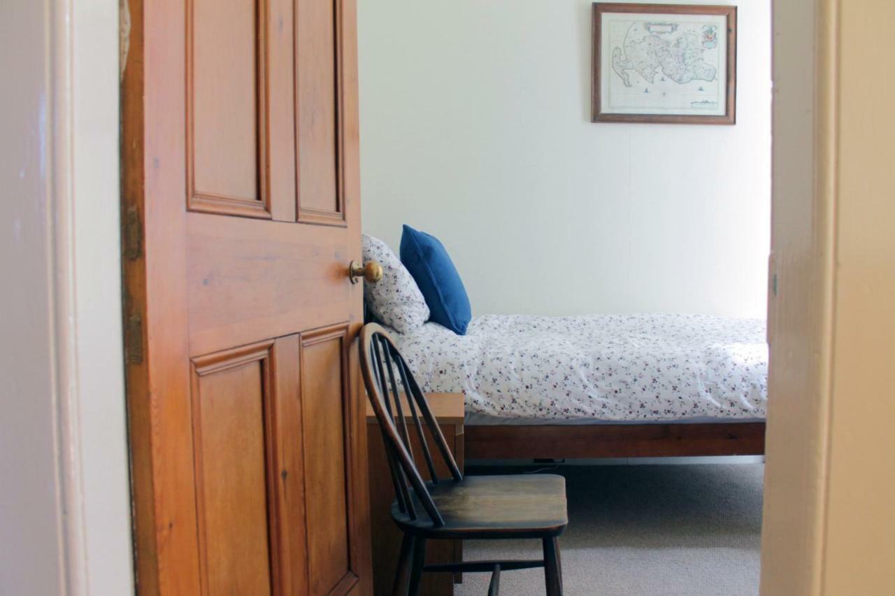 Silver Lining - Gilmore House With Parking & Garden Apartment